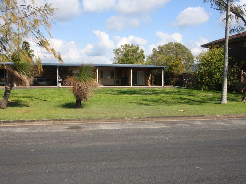 1 and 2/28 Ocean Road, Brooms Head NSW 2463