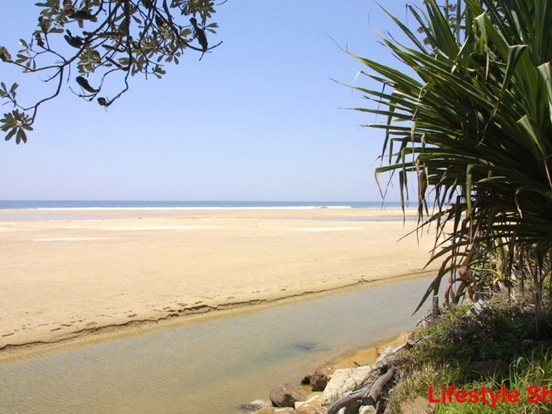 1 and 2/28 Ocean Road, Brooms Head NSW 2463