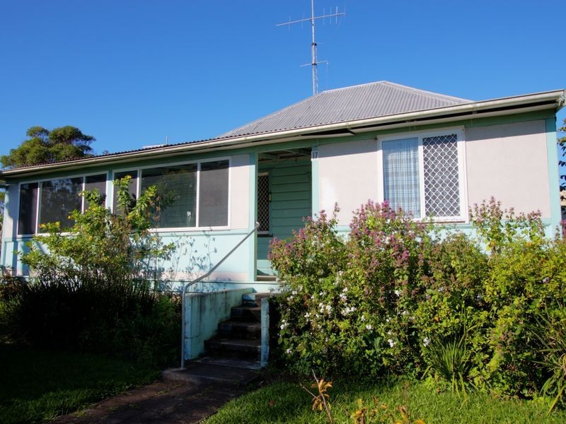 17 Middle Road, Palmers Island NSW 2463