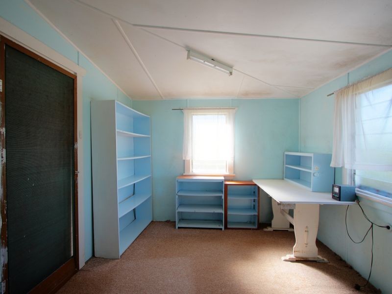 17 Middle Road, Palmers Island NSW 2463