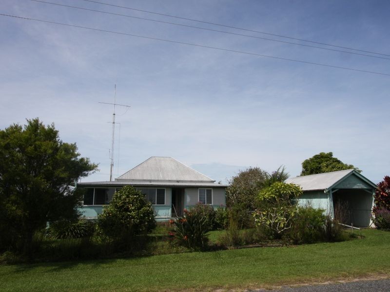 17 Middle Road, Palmers Island NSW 2463