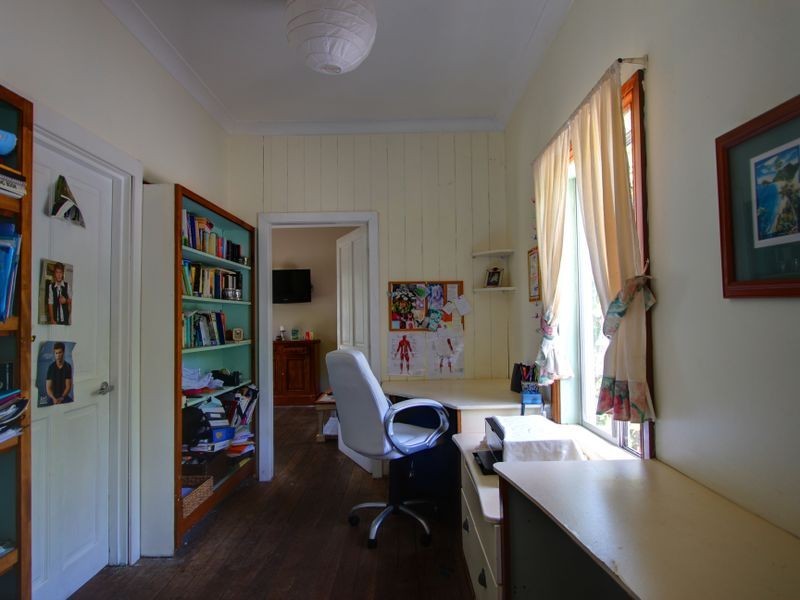 87 Middle Road, Palmers Island NSW 2463