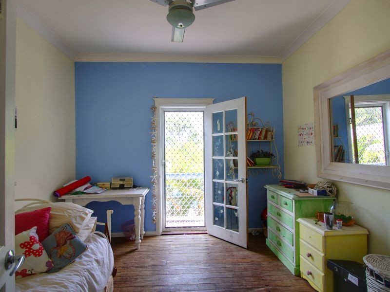 87 Middle Road, Palmers Island NSW 2463