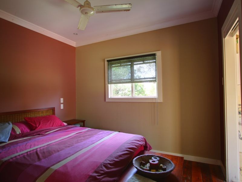 87 Middle Road, Palmers Island NSW 2463