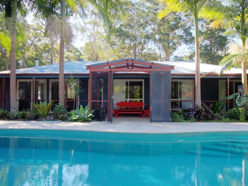 33 Emu Drive, Woombah NSW 2469