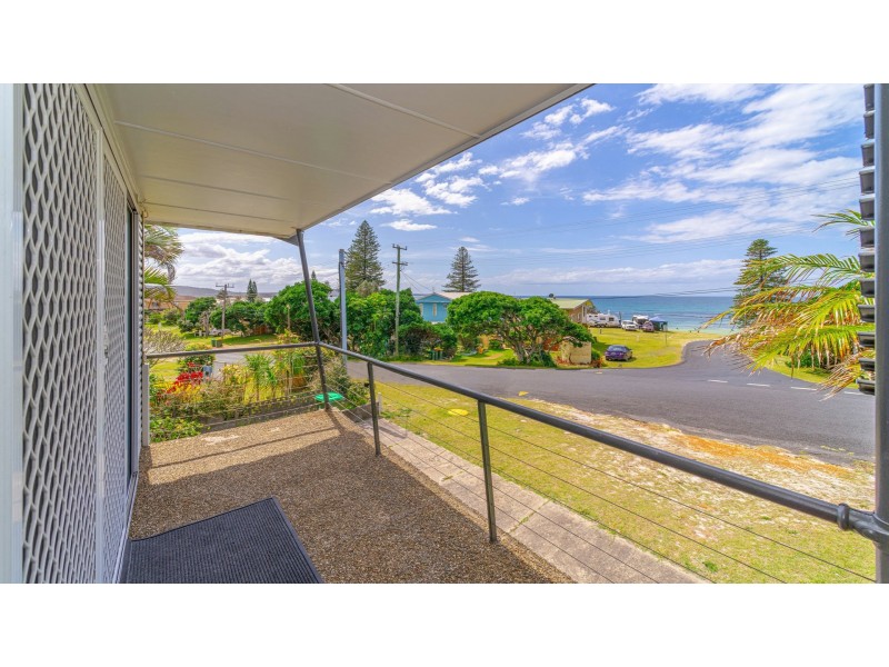 128 Ocean Road, Brooms Head NSW 2463