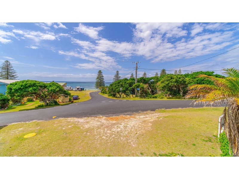 128 Ocean Road, Brooms Head NSW 2463