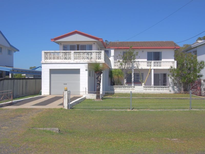 32 Honeysuckle Street, Brooms Head NSW 2463