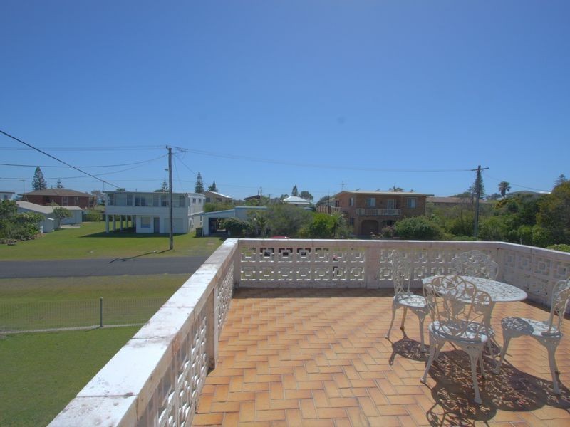 32 Honeysuckle Street, Brooms Head NSW 2463