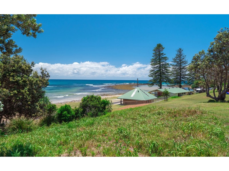 65 Ocean Road, Brooms Head NSW 2463