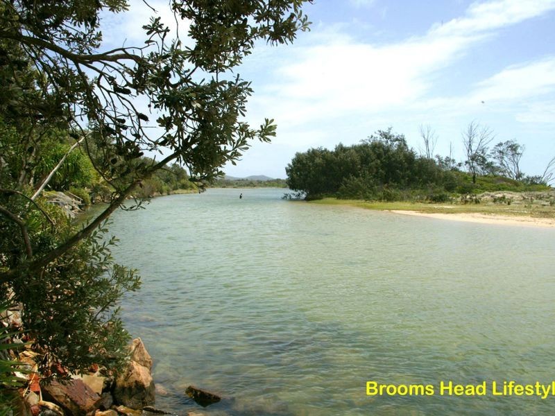 65 Ocean Road, Brooms Head NSW 2463