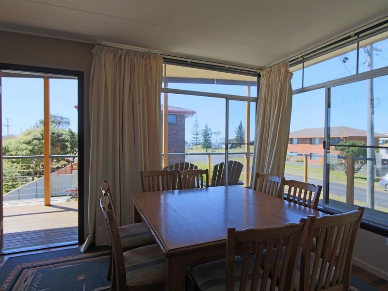 2 Heath Street, Brooms Head NSW 2463