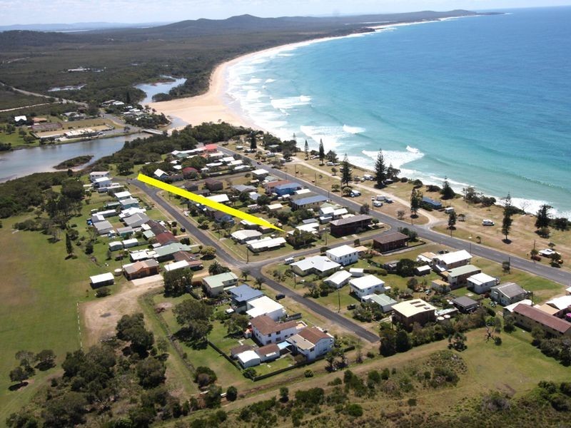 2 Heath Street, Brooms Head NSW 2463