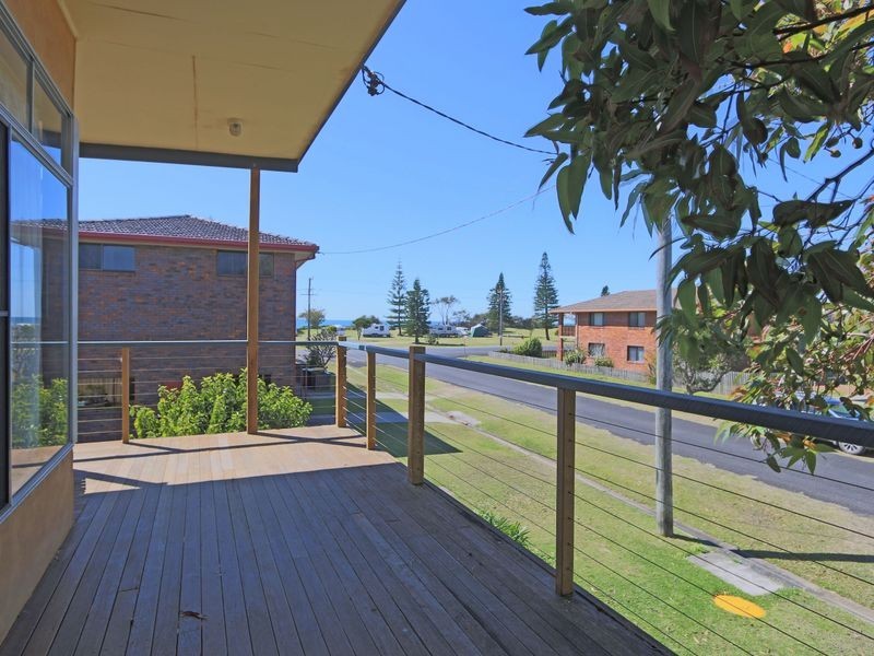 2 Heath Street, Brooms Head NSW 2463