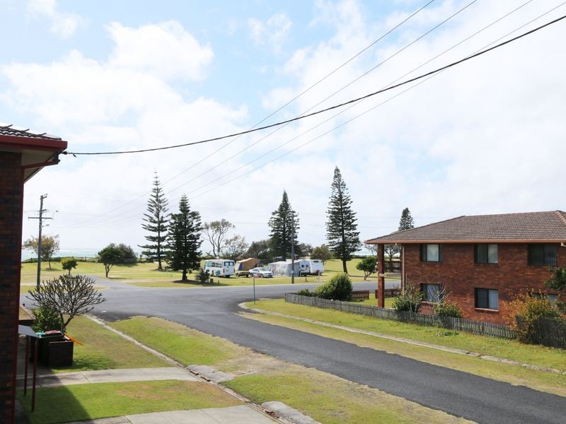 2 Heath Street, Brooms Head NSW 2463
