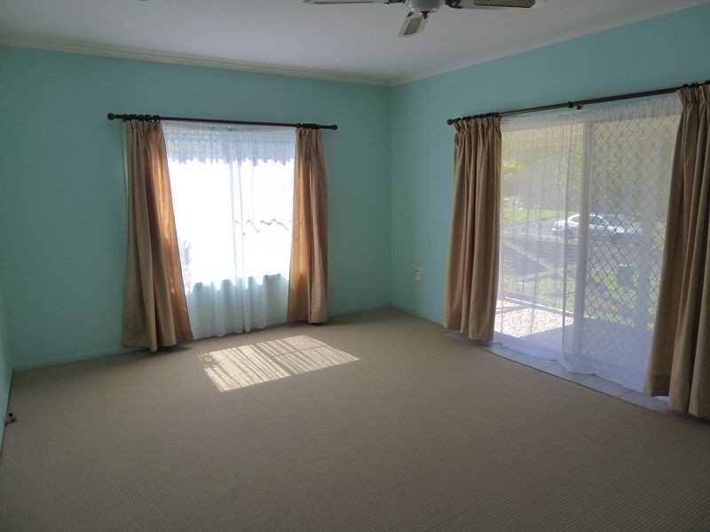 1 Barbara Close, Yamba NSW 2464