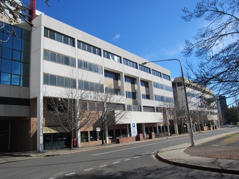 21 Bowes Place, Phillip ACT 2606