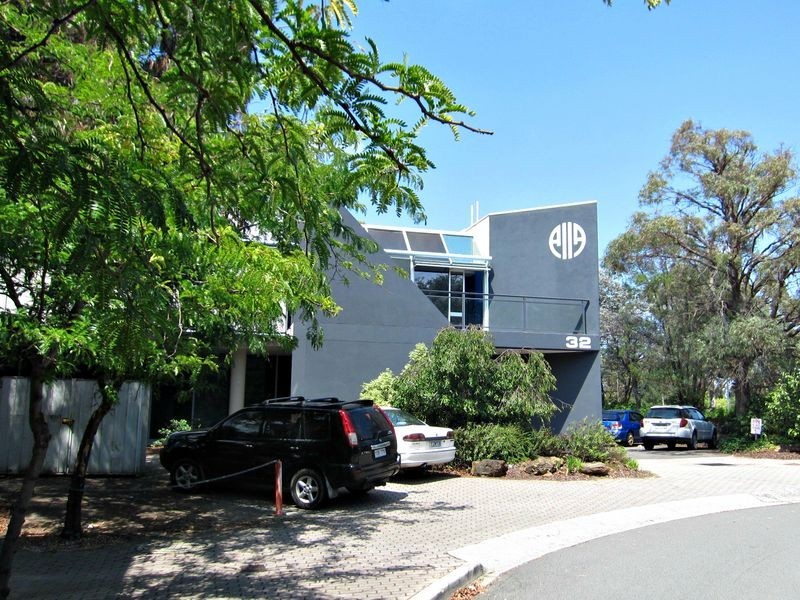 32 Thesiger Court, Deakin ACT 2600