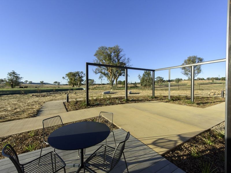 Cafe/90 Stockdill Drive, Holt ACT 2615
