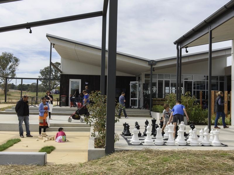 Cafe/90 Stockdill Drive, Holt ACT 2615