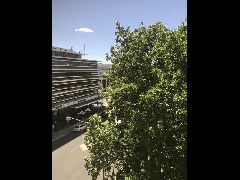 Unit 403 Level 4/17-21 University Avenue, City ACT 2601