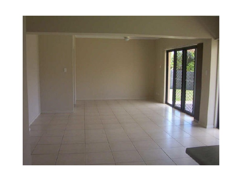 4 Sandy Cove Place, Redland Bay QLD 4165