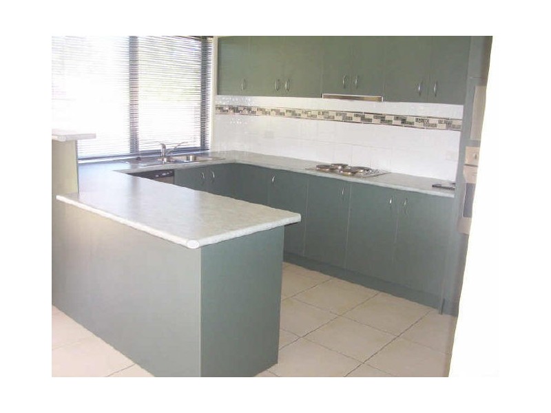 4 Sandy Cove Place, Redland Bay QLD 4165