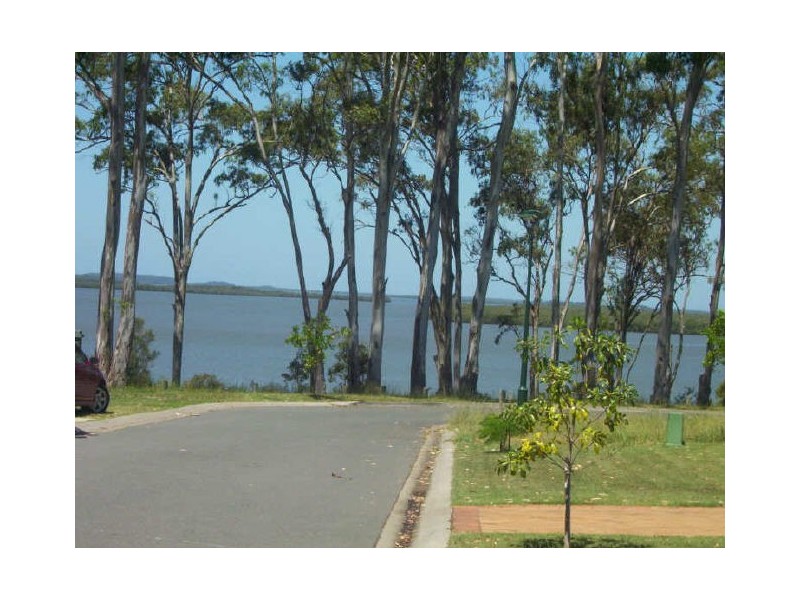 4 Sandy Cove Place, Redland Bay QLD 4165