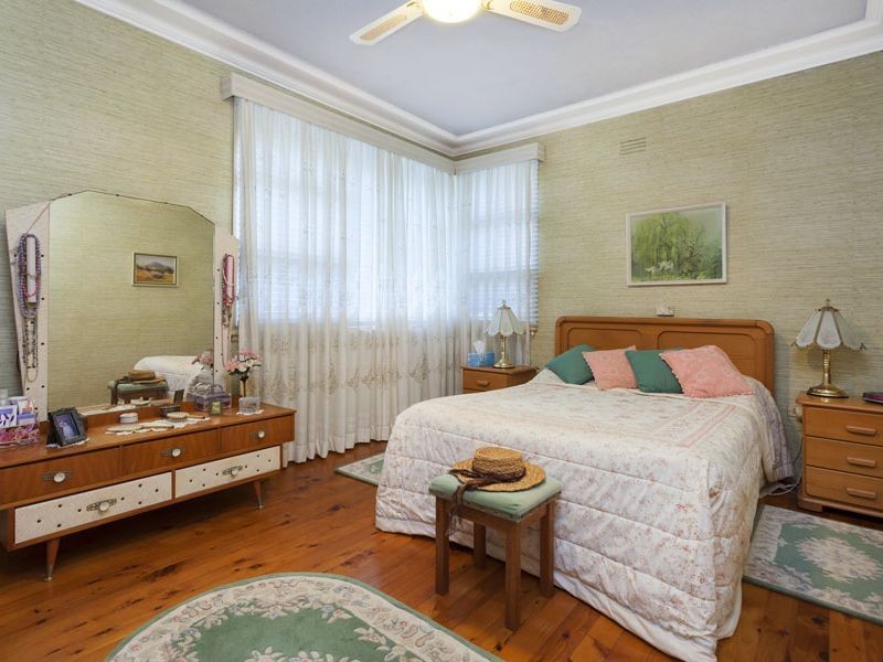 6 Bimbadeen Avenue, Miranda NSW 2228