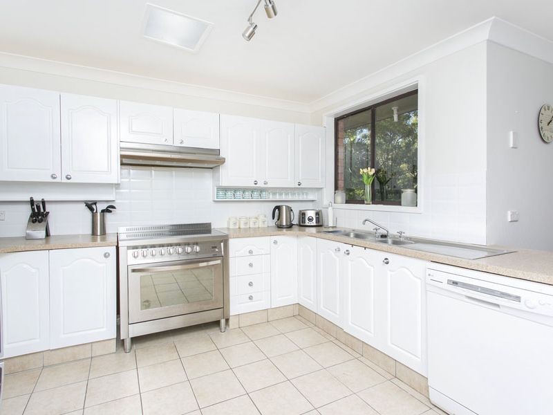 8 Roebourne Street, Yarrawarrah NSW 2233