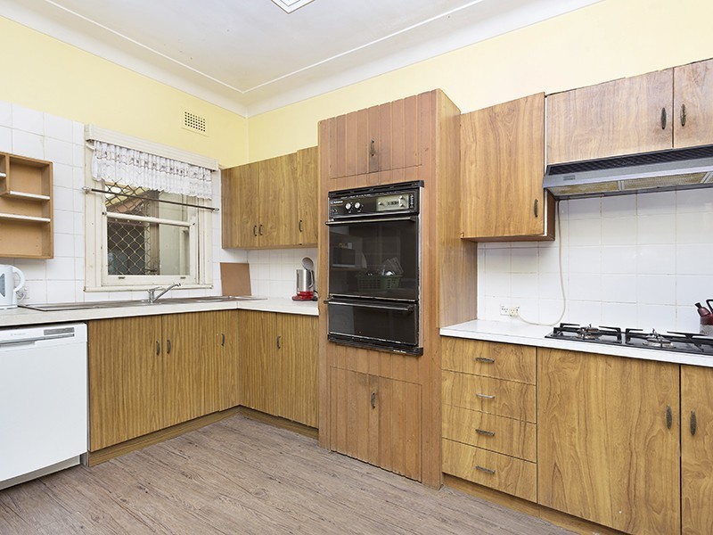 9 Auburn Road, Regents Park NSW 2143