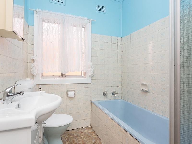 9 Auburn Road, Regents Park NSW 2143