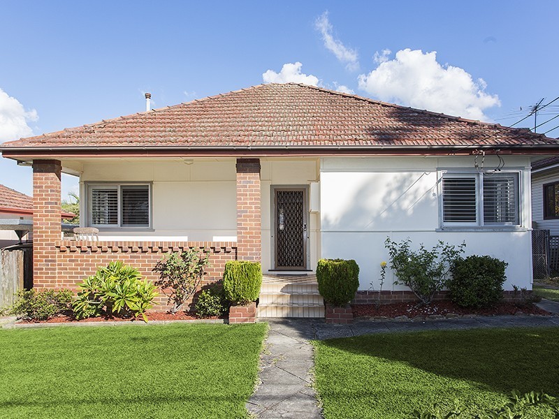 10 Durbar Avenue, Kirrawee NSW 2232