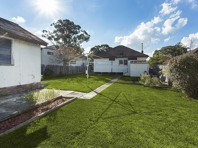 10 Durbar Avenue, Kirrawee NSW 2232