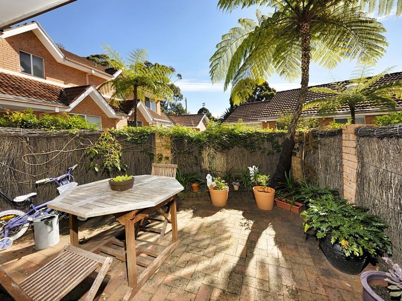 2/15 Kumbardang Avenue, Miranda NSW 2228