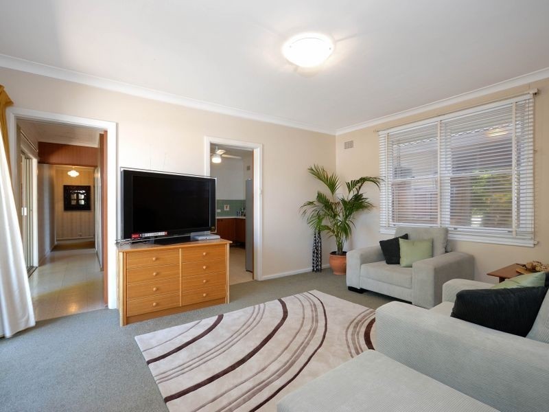 10 Graham Ave, Miranda NSW 2228