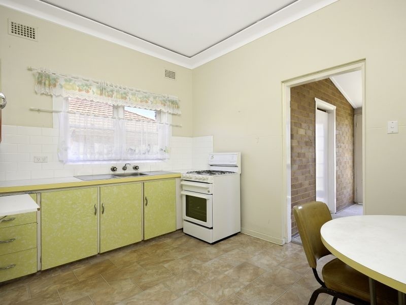 9 Urunga Parade, Miranda NSW 2228