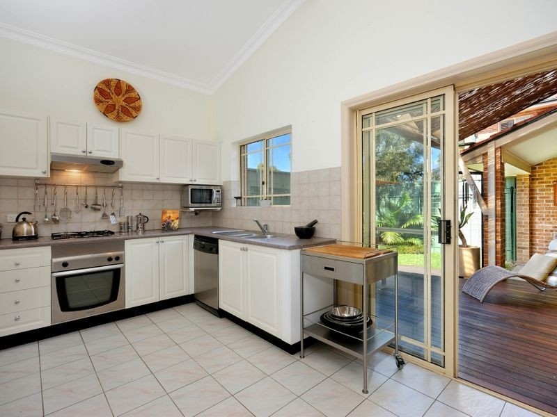 2/49 Karimbla Road, Miranda NSW 2228