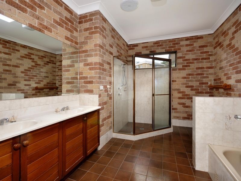 11 Canberra Road, Sylvania NSW 2224