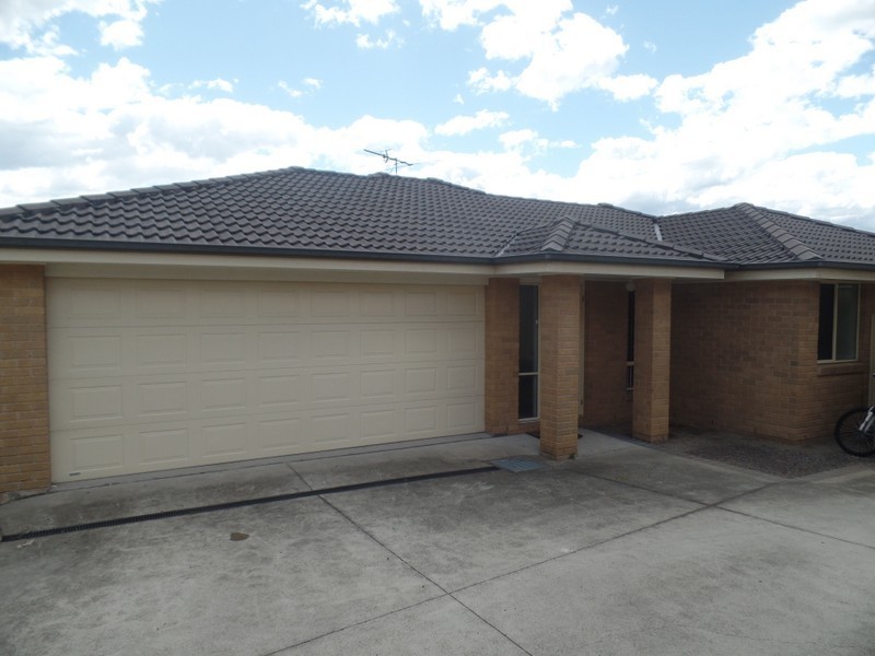 Unit 2/13 Prieska Way, East Maitland NSW 2323