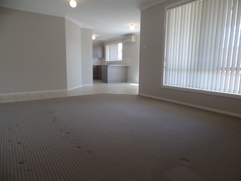 Unit 2/13 Prieska Way, East Maitland NSW 2323