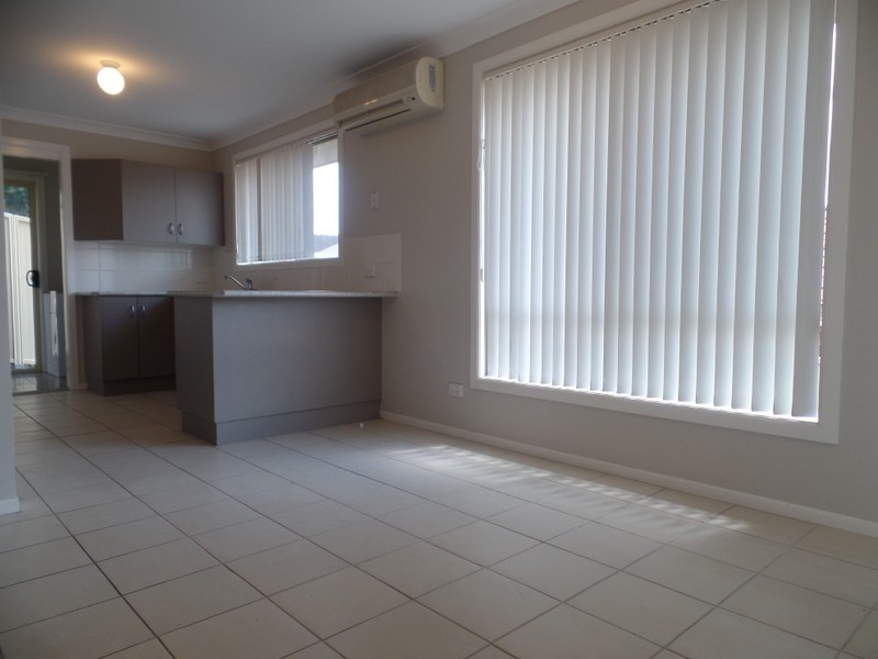 Unit 2/13 Prieska Way, East Maitland NSW 2323
