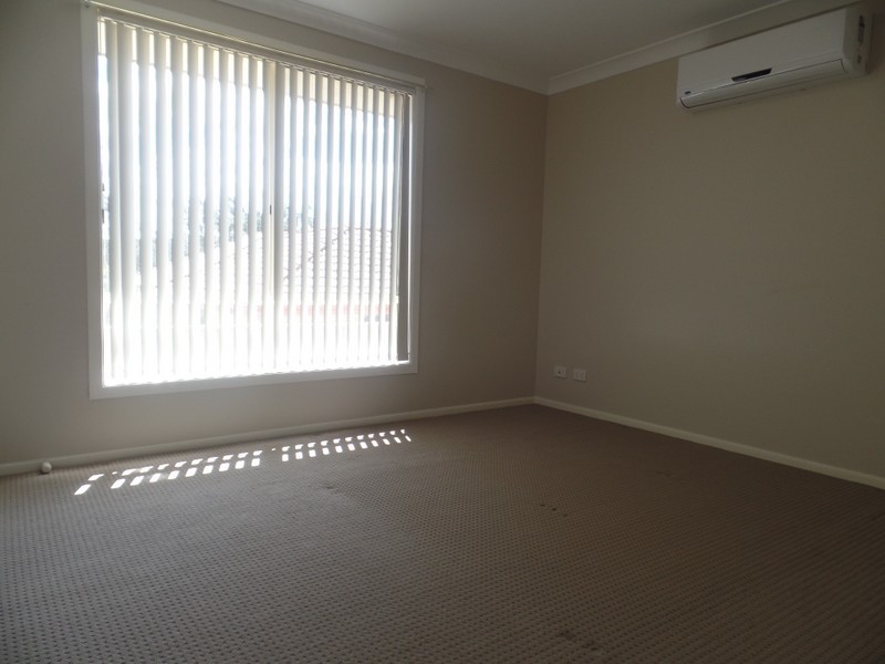 Unit 2/13 Prieska Way, East Maitland NSW 2323