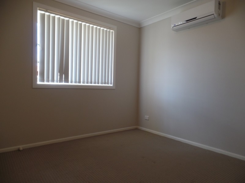 Unit 2/13 Prieska Way, East Maitland NSW 2323