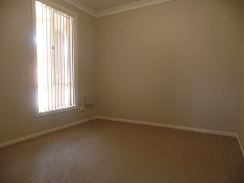 Unit 2/13 Prieska Way, East Maitland NSW 2323