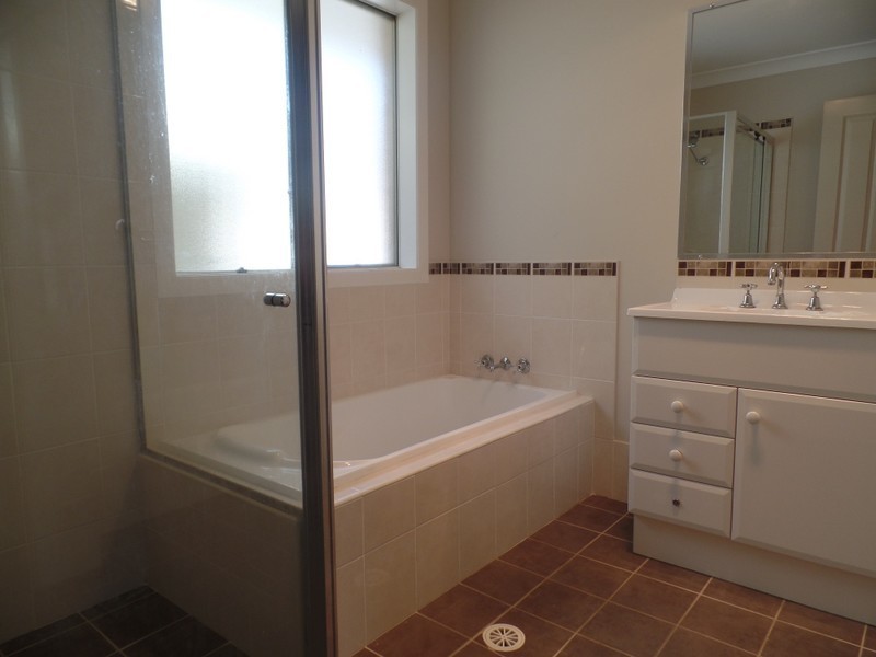 Unit 2/13 Prieska Way, East Maitland NSW 2323