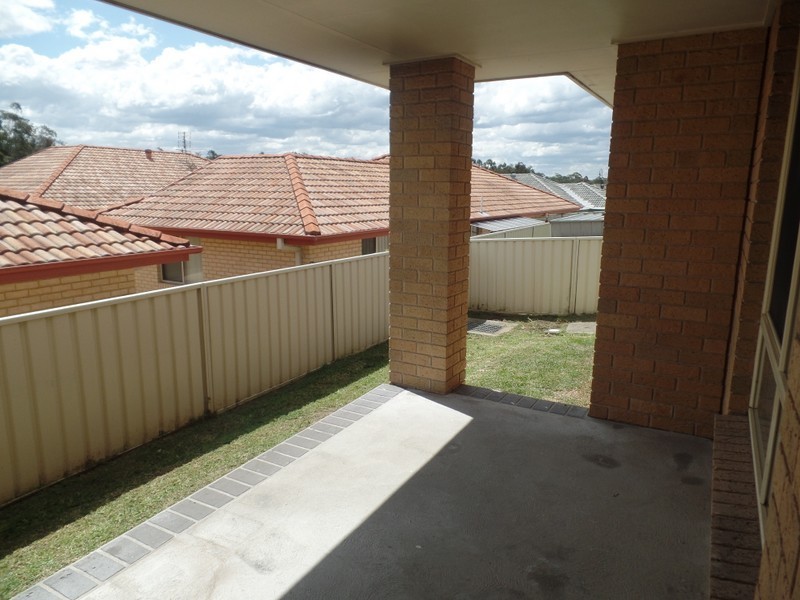 Unit 2/13 Prieska Way, East Maitland NSW 2323