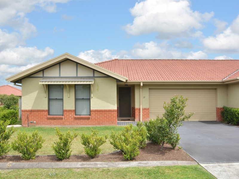 27/12 Denton Park Drive, Rutherford NSW 2320