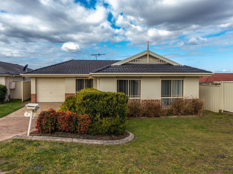 4 Binet Close, Thornton NSW 2322