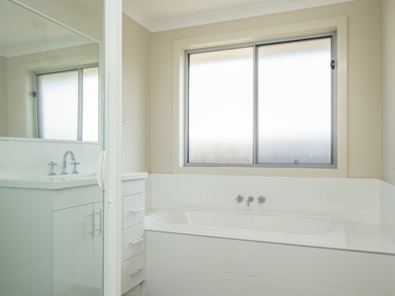 11 McKeachies Drive, Aberglasslyn NSW 2320